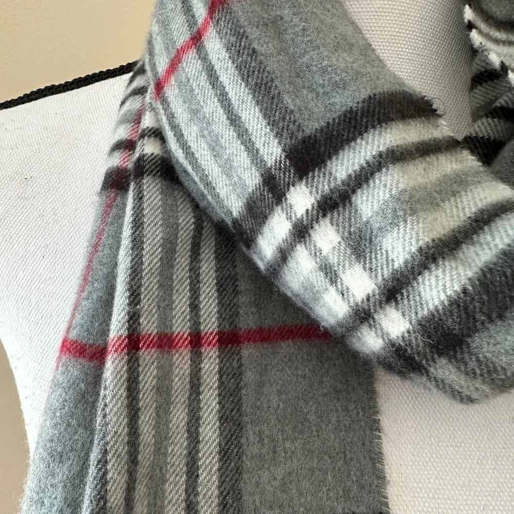 *BLACK BROWN 1826* Gray x Black Red Plaid Fashion Tassel Scarf